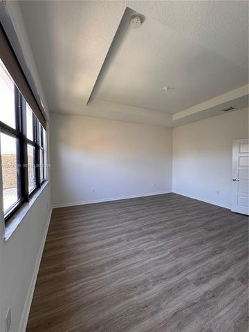 772 NE 191st Ter, Miami, FL 33179