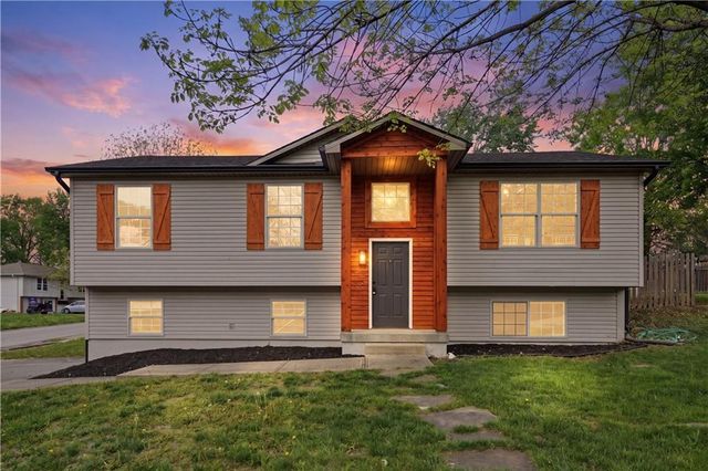 1705 SE Piccadilly Street, Blue Springs, MO 64014