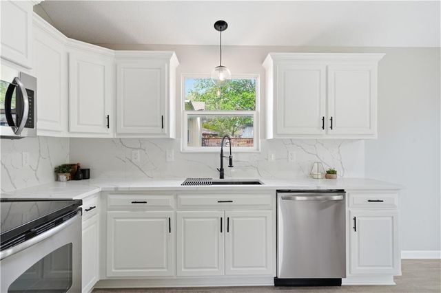 1705 SE Piccadilly Street, Blue Springs, MO 64014