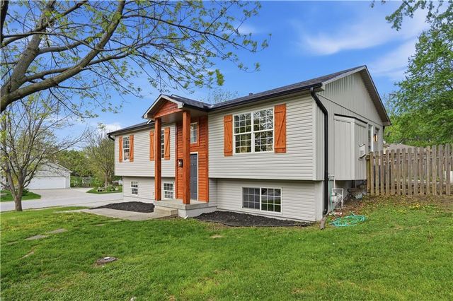 1705 SE Piccadilly Street, Blue Springs, MO 64014