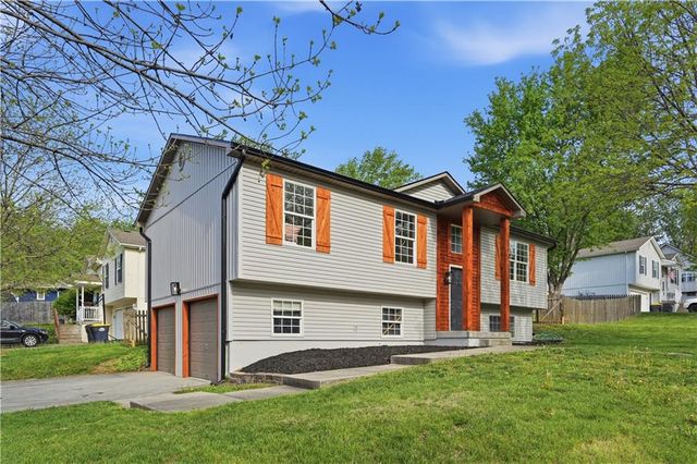 1705 SE Piccadilly Street, Blue Springs, MO 64014