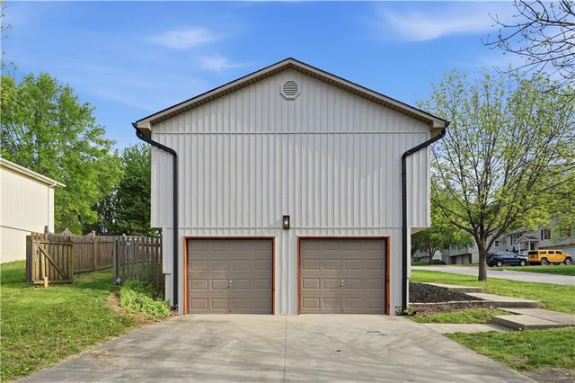 1705 SE Piccadilly Street, Blue Springs, MO 64014