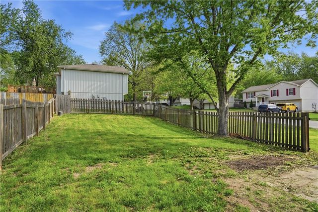 1705 SE Piccadilly Street, Blue Springs, MO 64014