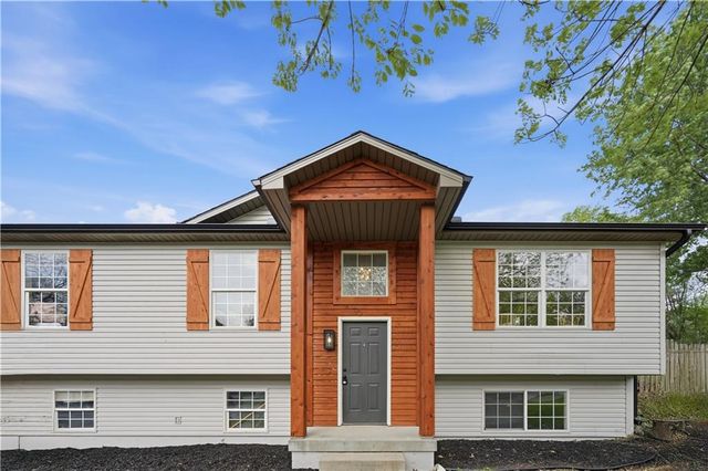 1705 SE Piccadilly Street, Blue Springs, MO 64014