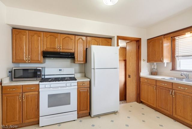 6211 Dartworth Drive, Parma, OH 44129