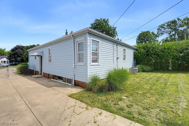 6211 Dartworth Drive, Parma, OH 44129