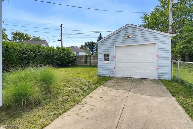 6211 Dartworth Drive, Parma, OH 44129