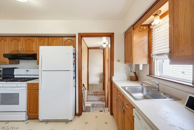 6211 Dartworth Drive, Parma, OH 44129
