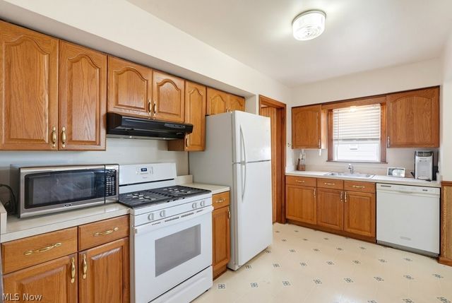 6211 Dartworth Drive, Parma, OH 44129
