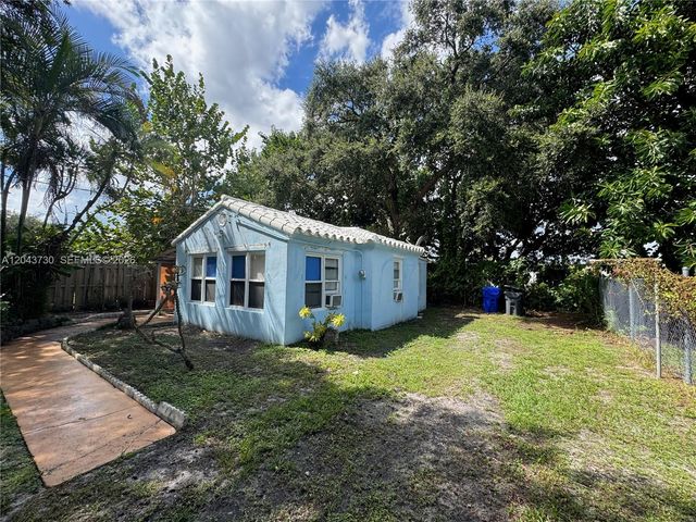 215 Columbus Pkwy, Hollywood, FL 33021