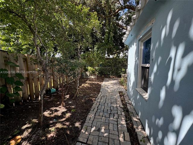 215 Columbus Pkwy, Hollywood, FL 33021
