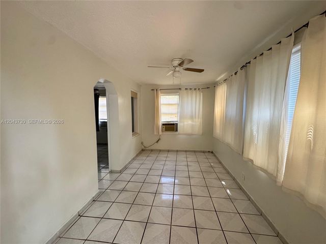 215 Columbus Pkwy, Hollywood, FL 33021