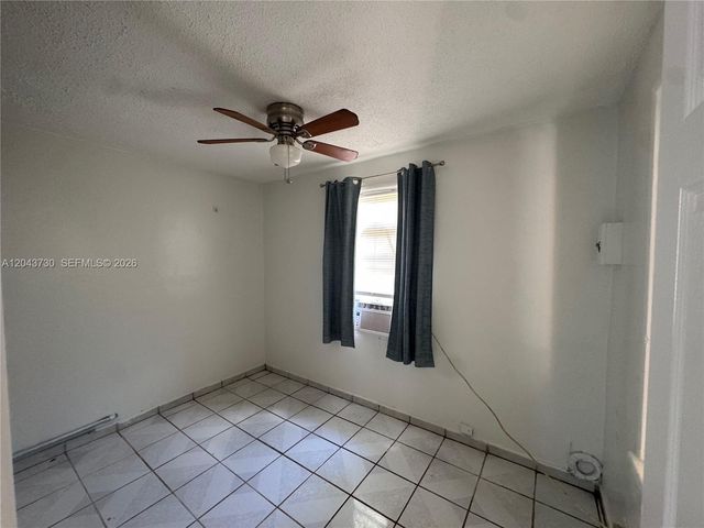 215 Columbus Pkwy, Hollywood, FL 33021
