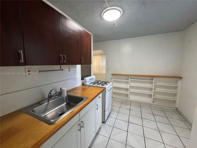 215 Columbus Pkwy, Hollywood, FL 33021