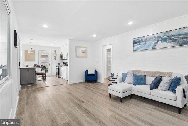 336 LARCH RD, Mount Laurel, NJ 08054