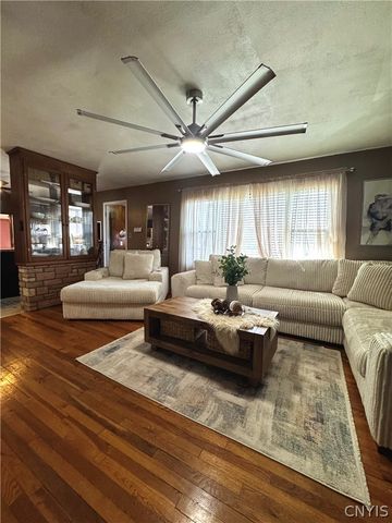 4 Theresa Court, Utica, NY 13502