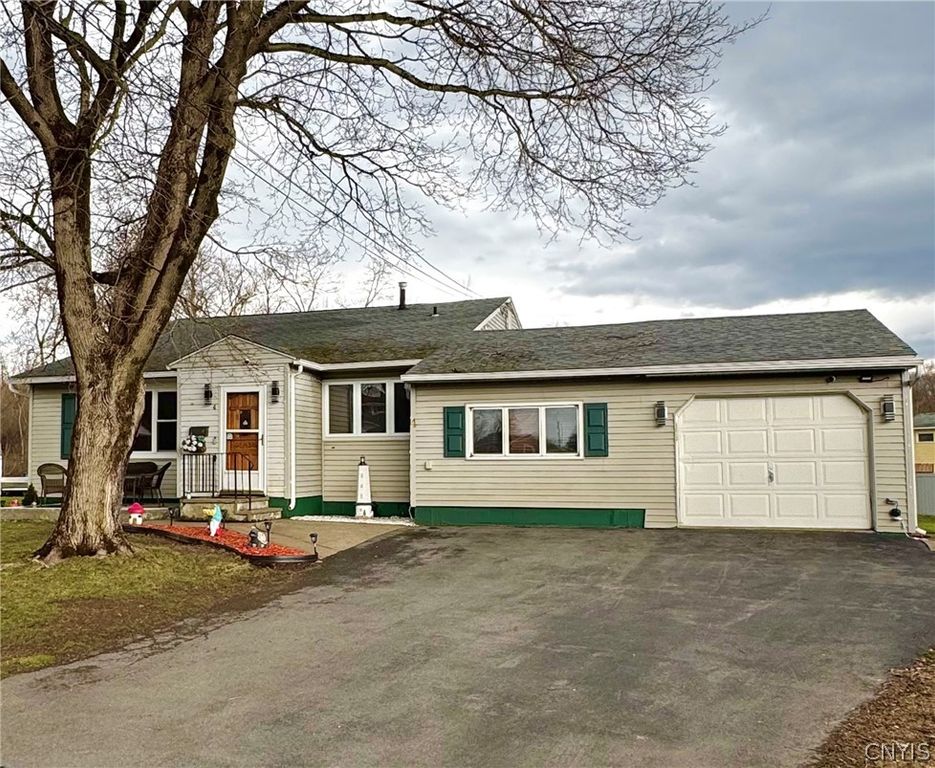 4 Theresa Court, Utica, NY 13502