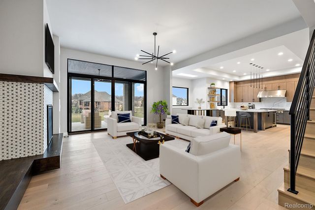 1792 Vista Drive, Oakland Charter Township, MI 48363