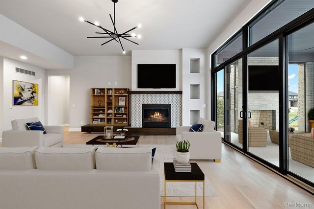 1792 Vista Drive, Oakland Charter Township, MI 48363