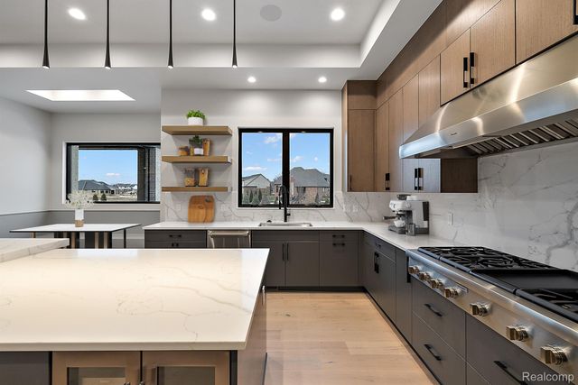 1792 Vista Drive, Oakland Charter Township, MI 48363