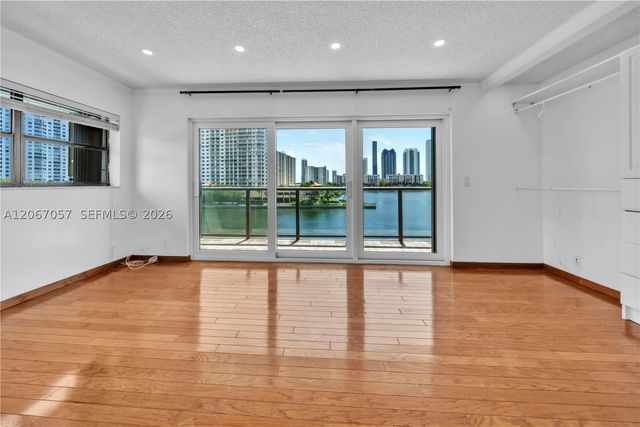 4000 NE 168th St PH1A, North Miami Beach, FL 33160