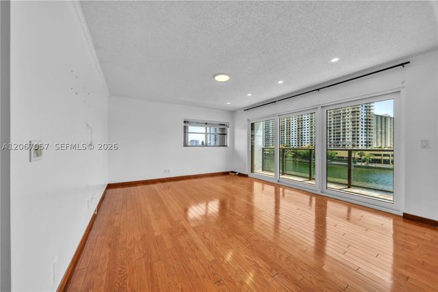 4000 NE 168th St PH1A, North Miami Beach, FL 33160