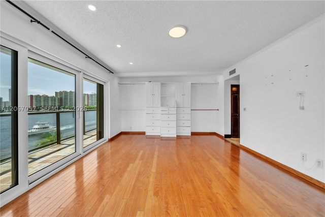 4000 NE 168th St PH1A, North Miami Beach, FL 33160
