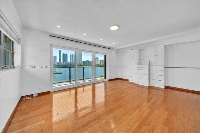 4000 NE 168th St PH1A, North Miami Beach, FL 33160