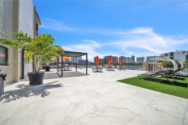 4000 NE 168th St PH1A, North Miami Beach, FL 33160