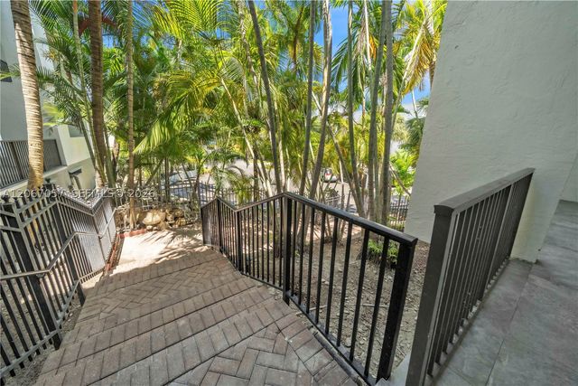 4000 NE 168th St PH1A, North Miami Beach, FL 33160