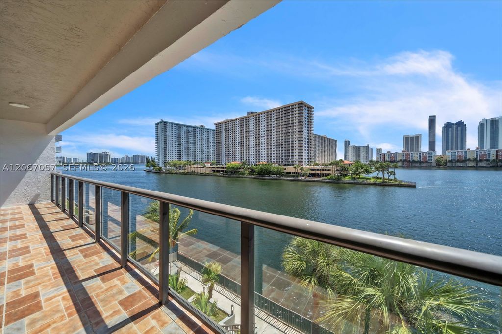 4000 NE 168th St PH1A, North Miami Beach, FL 33160
