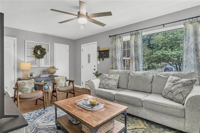 4617 NE 47th Street, Kansas City, MO 64117