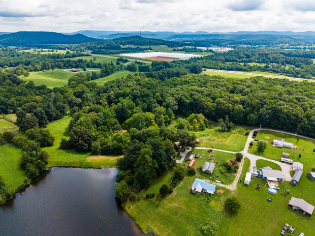 142 Poston Andrews Ln, Cookeville, TN 38506