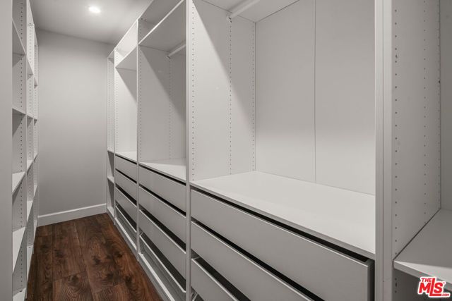 1147 N Beachwood 5, Los Angeles, CA 90038
