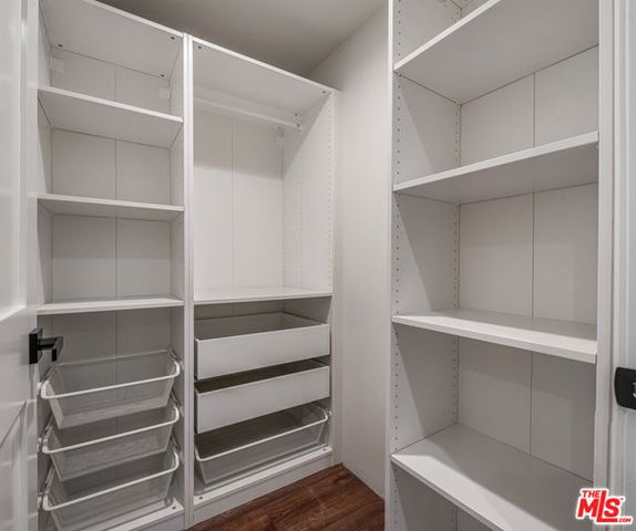 1147 N Beachwood 5, Los Angeles, CA 90038