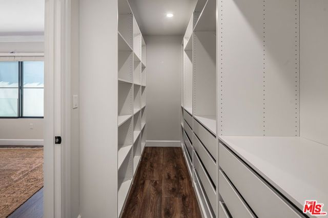 1147 N Beachwood 5, Los Angeles, CA 90038