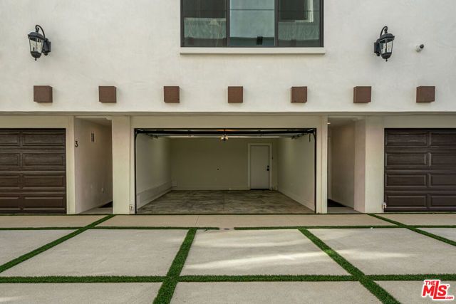 1147 N Beachwood 5, Los Angeles, CA 90038