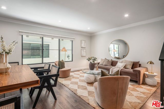 1147 N Beachwood 5, Los Angeles, CA 90038