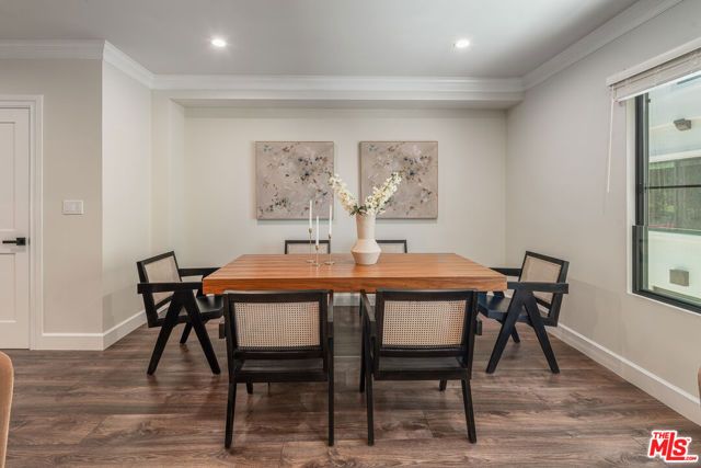 1147 N Beachwood 5, Los Angeles, CA 90038