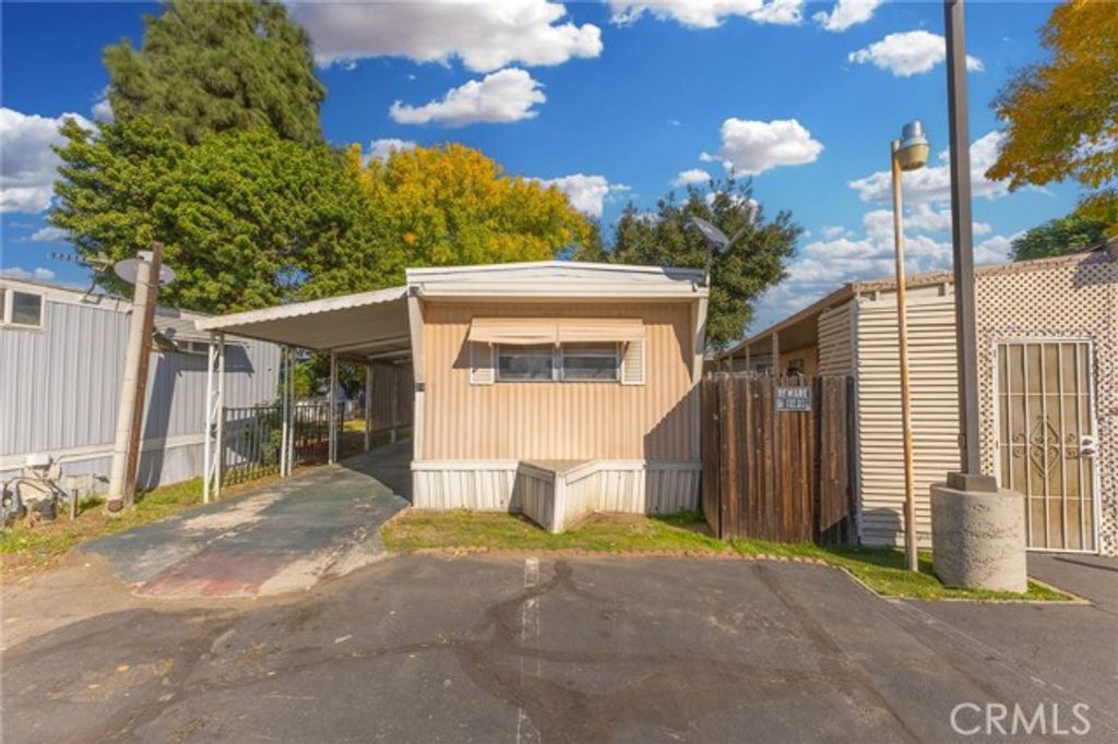 2075 W Rialto 29, San Bernardino, CA 92410