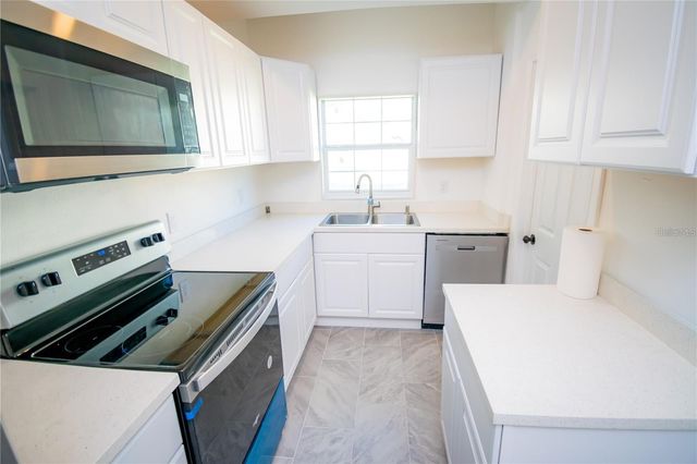 410 ARROYO LANE, Daytona Beach, FL 32114