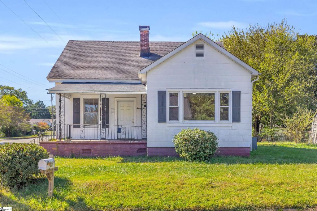 26 Moody Street, Greenville, SC 29611