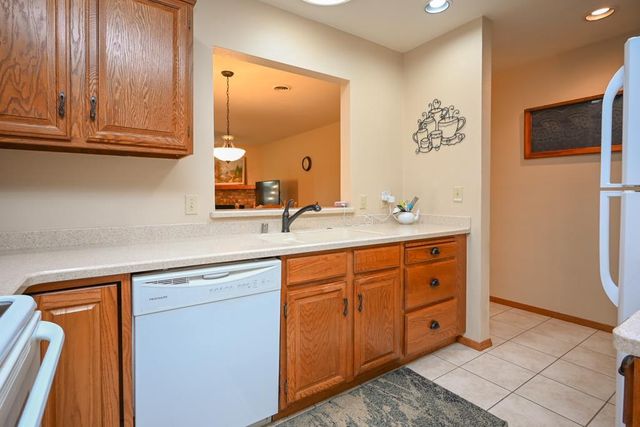 88 SPENCER VILLAGE COURT, Appleton, WI 54914