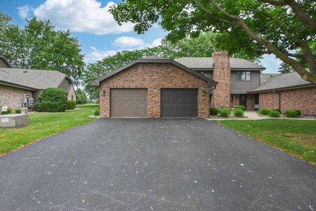 88 SPENCER VILLAGE COURT, Appleton, WI 54914
