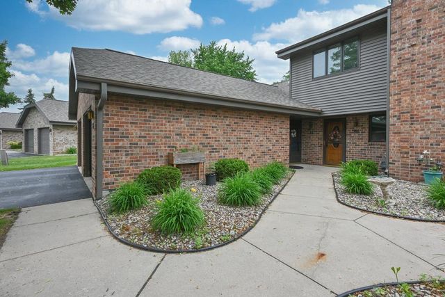 88 SPENCER VILLAGE COURT, Appleton, WI 54914