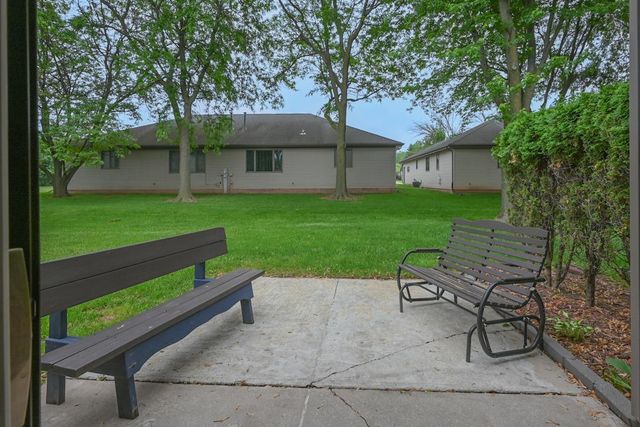 88 SPENCER VILLAGE COURT, Appleton, WI 54914