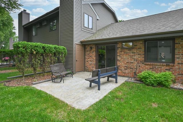 88 SPENCER VILLAGE COURT, Appleton, WI 54914