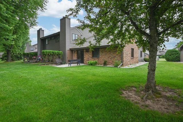 88 SPENCER VILLAGE COURT, Appleton, WI 54914