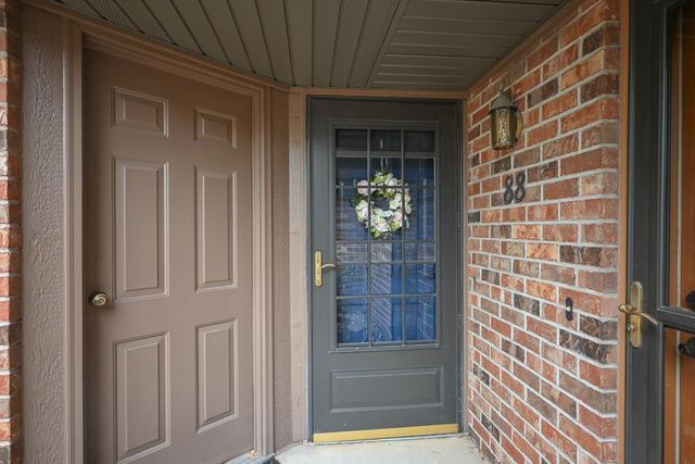 88 SPENCER VILLAGE COURT, Appleton, WI 54914