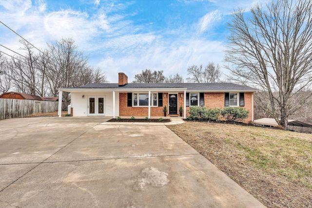 1462 Lakeridge CIR, Troutville, VA 24175